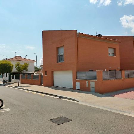 Chalet Amplio Con Jardin Y Zona Barbacoa. 레우스 외부 사진
