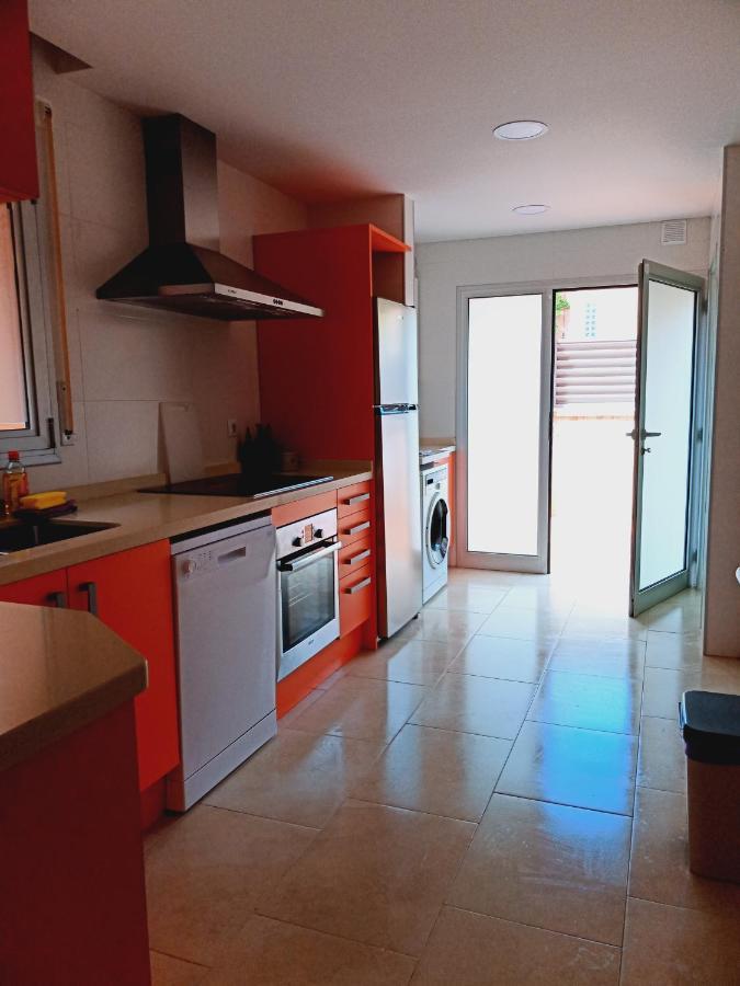 Chalet Amplio Con Jardin Y Zona Barbacoa. 레우스 외부 사진