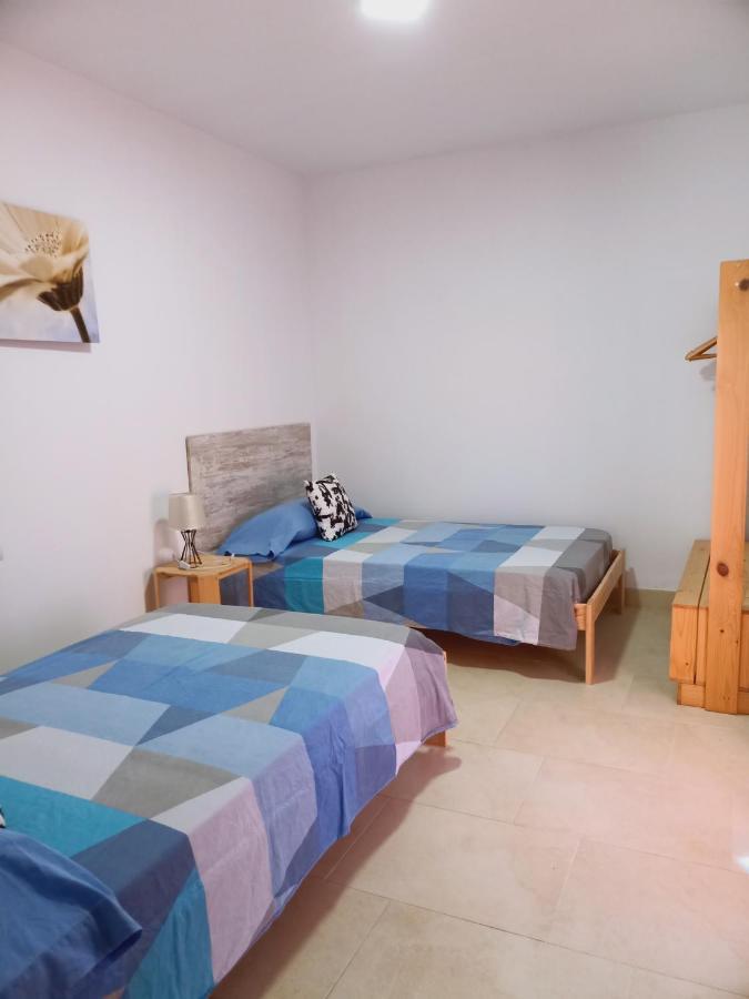 Chalet Amplio Con Jardin Y Zona Barbacoa. 레우스 외부 사진