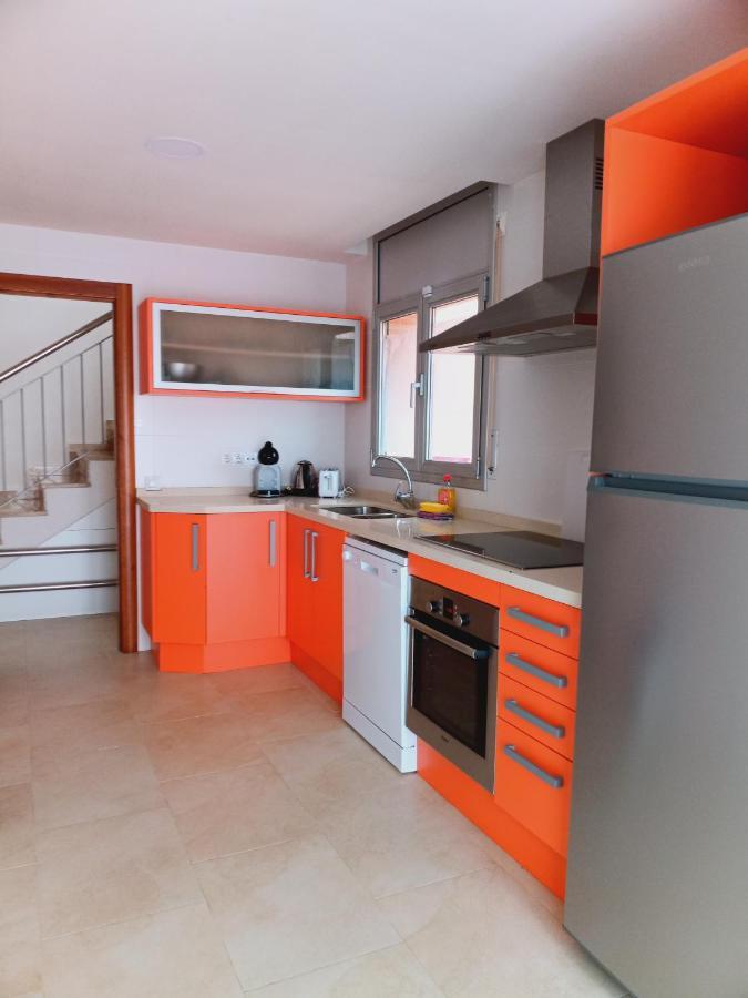 Chalet Amplio Con Jardin Y Zona Barbacoa. 레우스 외부 사진