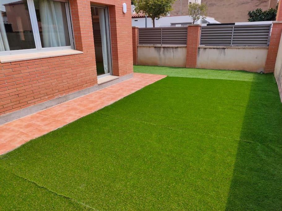 Chalet Amplio Con Jardin Y Zona Barbacoa. 레우스 외부 사진
