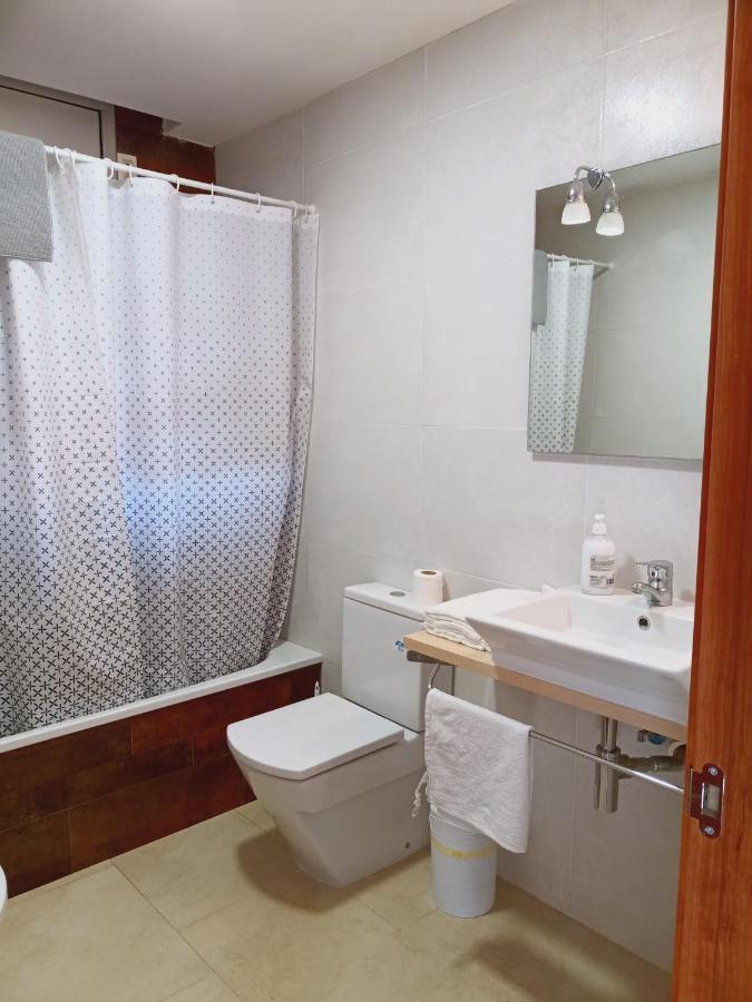 Chalet Amplio Con Jardin Y Zona Barbacoa. 레우스 외부 사진