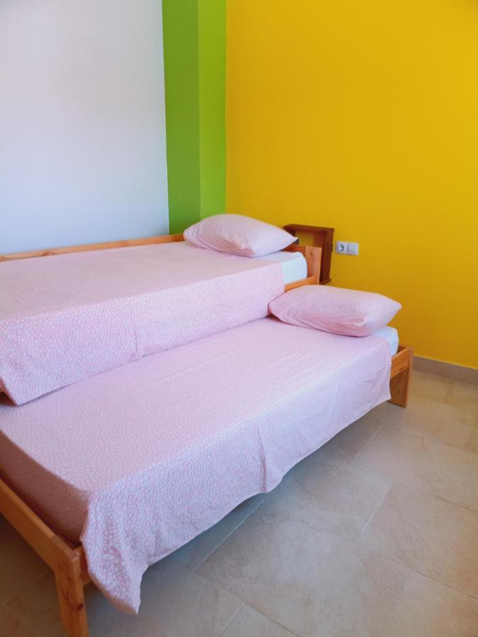 Chalet Amplio Con Jardin Y Zona Barbacoa. 레우스 외부 사진