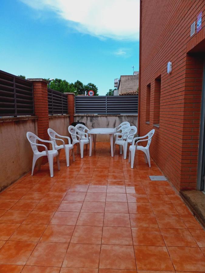 Chalet Amplio Con Jardin Y Zona Barbacoa. 레우스 외부 사진
