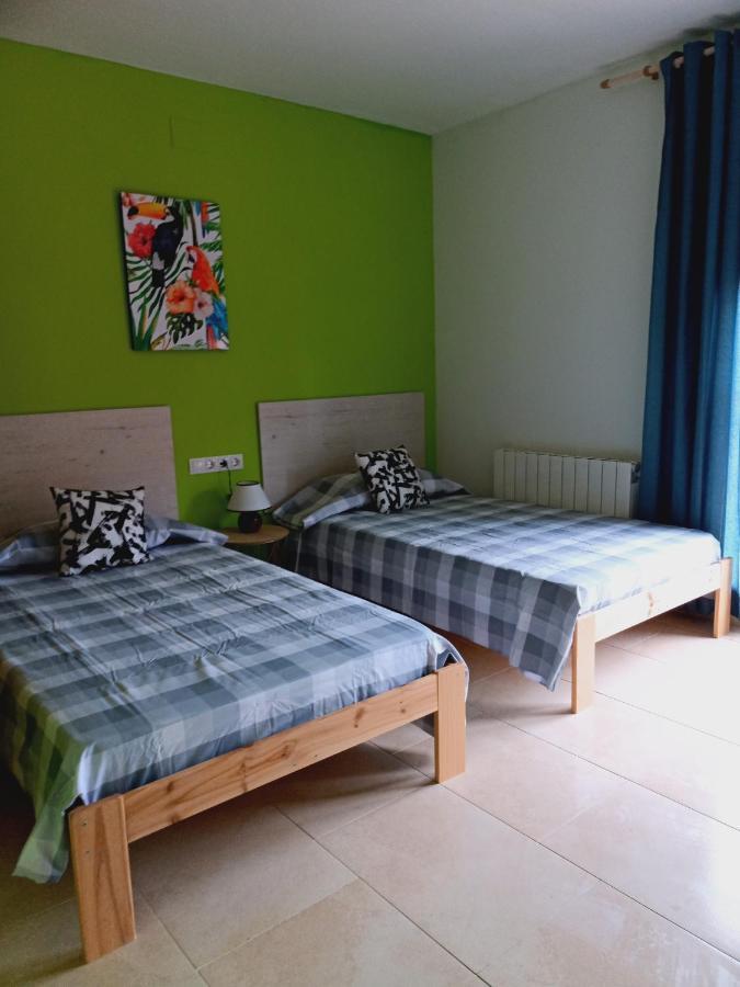 Chalet Amplio Con Jardin Y Zona Barbacoa. 레우스 외부 사진