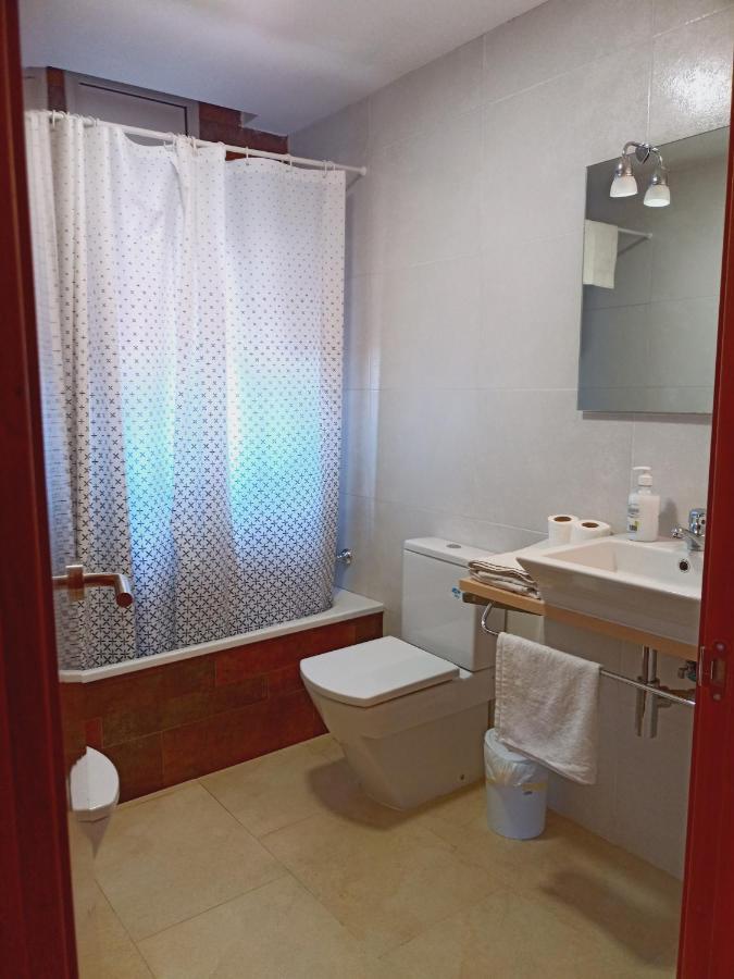 Chalet Amplio Con Jardin Y Zona Barbacoa. 레우스 외부 사진